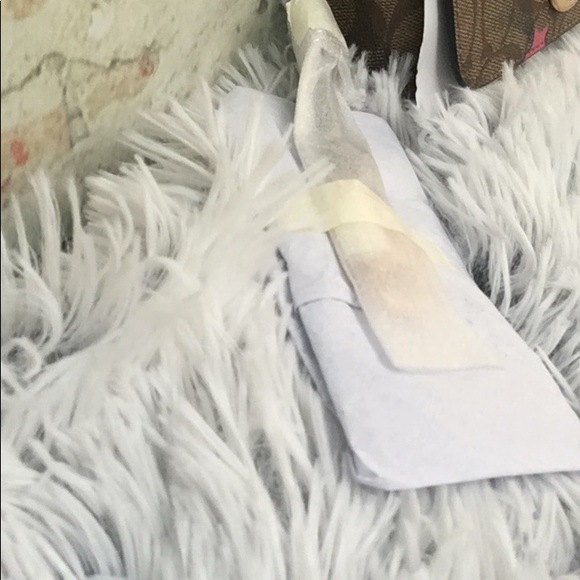 Sunglass Case In Signature Canvas With Star Print - Picture 5 of 7